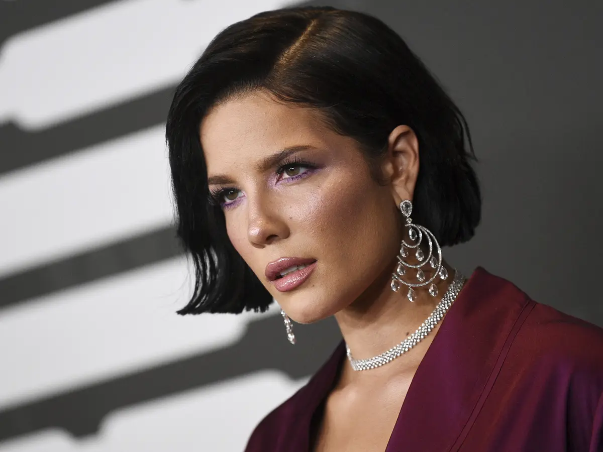 15 Fakta Menarik Tentang Halsey